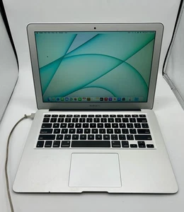 Apple MacBook Air 13" 2017 | Core i5 1.8GHz | 8GB | 28GB SSD | Monterey
